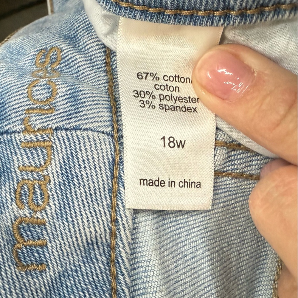 Maurices Light Blue Distressed Jean Shorts 18W Like New - Picture 5 of 5
